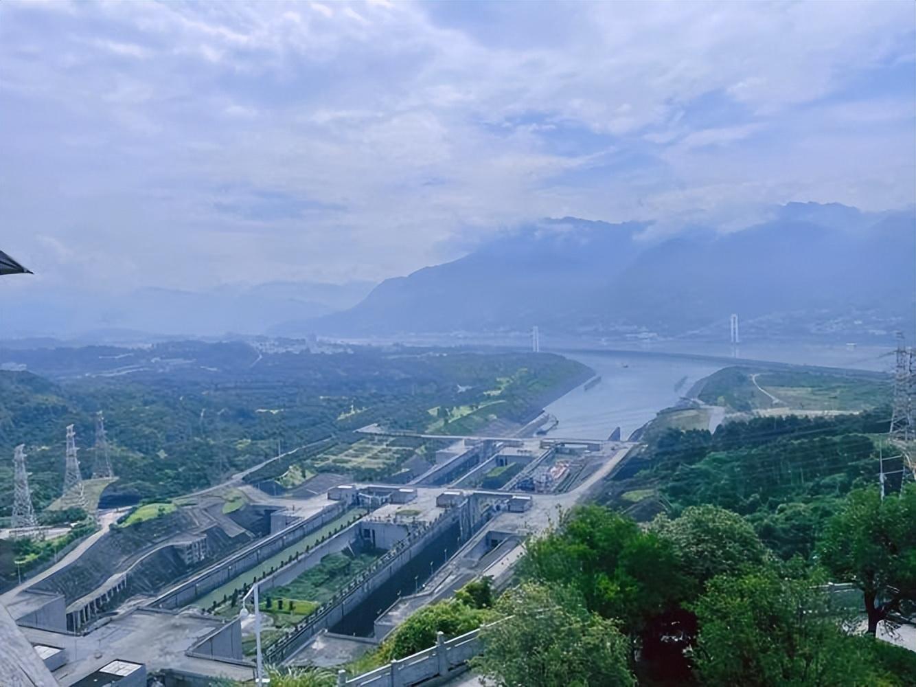How many days will it take to open all the gates and let out the water in the Three Gorges Reservoir?