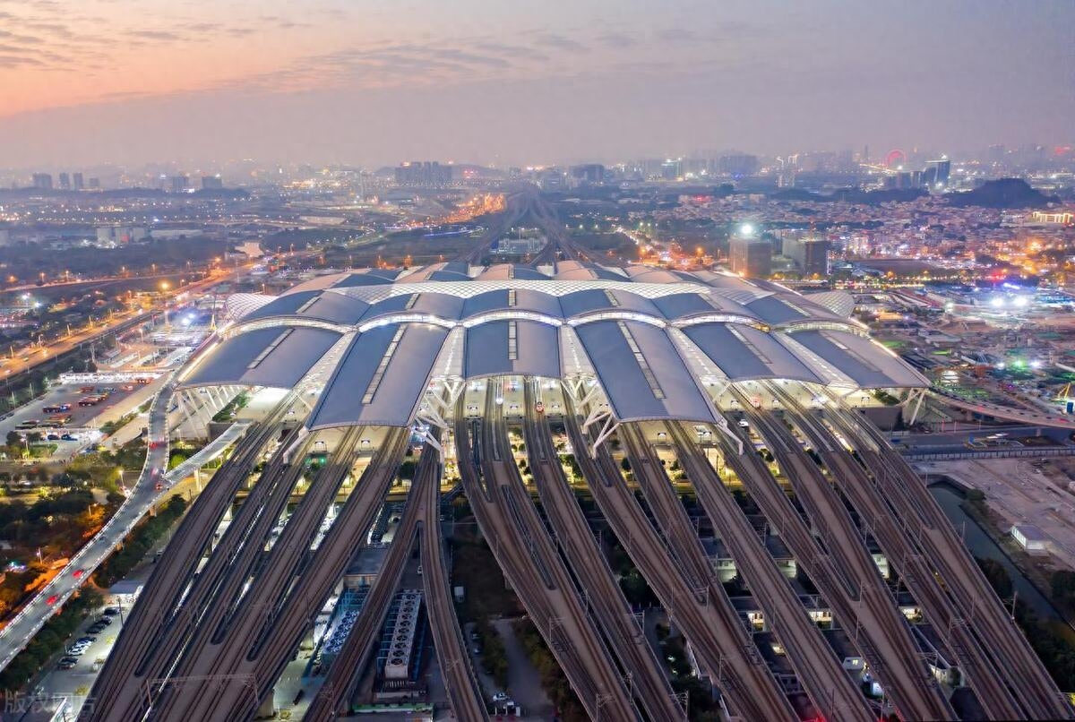 The site selection of Guangzhou South Station is too biased and controversial: why didn't it move 5 kilometers north or introduce Haizhu District back then?