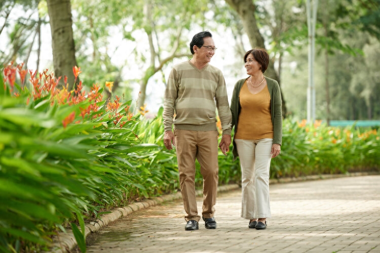 A study of 110000 people found that the relationship between walking and lifespan is that after the age of 60, the number of steps should be just right